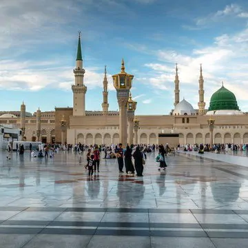 Suudi Arabistan turu, Medine Peygamber Mescidi avlusu