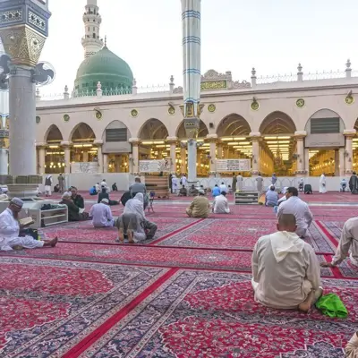 Suudi Arabistan turu, Medine Mescid-i Nebevi camii avlusu