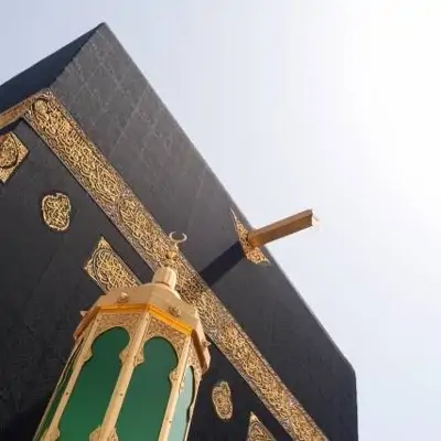 Suudi Arabistan turu, Kabe Sharif heykeli ve altın detayları