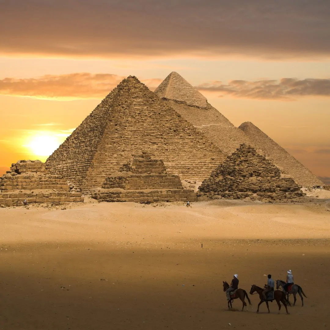 Mısır turu, Giza Piramitleri ve deve safari manzarası
