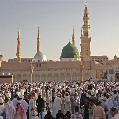 Suudi Arabistan turu, Medine Mescid-i Nebevi avlusu