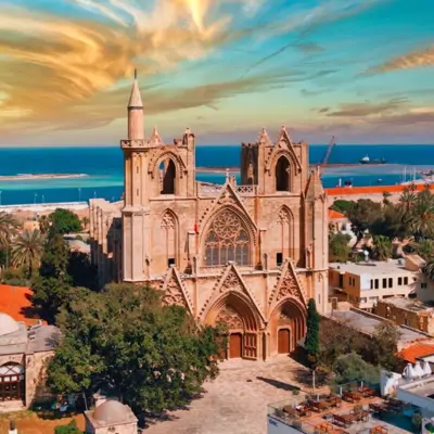 Kıbrıs turu, Larnaka Aziz Lazaros Kilisesi ve Akdeniz manzarası