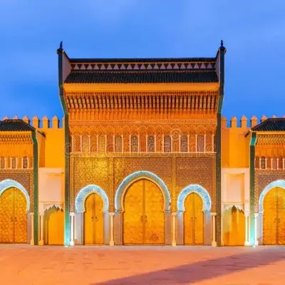 Fas turu, Meknes Kraliyet Sarayı sarı kapıları ve minareleri