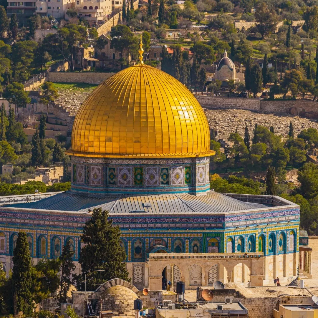 Kudüs turu, Dome of the Rock altın kubbeyle Müslüman Ataları Mezarlığı
