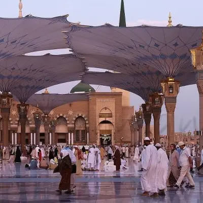 Umre turu, Al-Azhar Camii avlu ve sütun galeriler İslami mimari