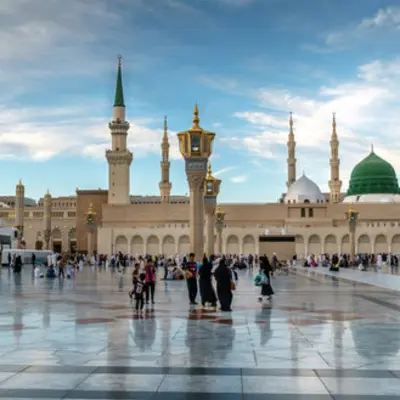 Umre turu, Medine Peygamber Camii avlu ve minareler